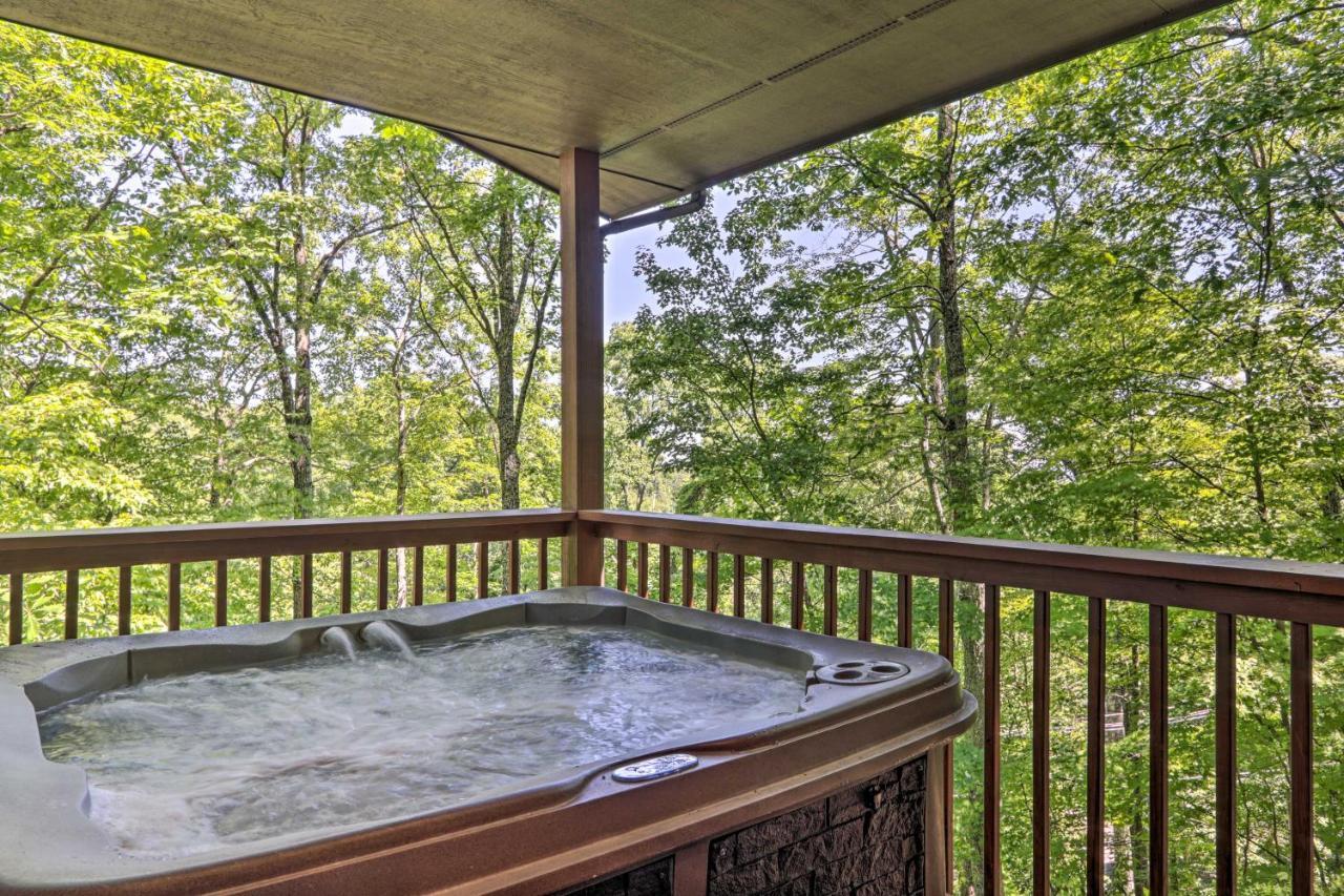 Eclectic Cabin With Hot Tub 1 Mi To Ober Гатлинбург Экстерьер фото